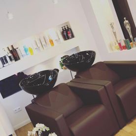 Friseursalon Benter GmbH, Hauptstraße 74 A, 23847 Kastorf, Individuelle Beratung, aktuelle Haarschnitt- und Stylingtrends, strähnchentechnik, Umformung, Fußpflege, Fußpflege, Nageldesign, Gesichtsmassage, Haarschnitt, Intensivpflege, Coloration, Alina, Wella, Revlon, Trendcoloration, Foliensträhnen, Haubensträhnen, Make-up, Hochsteckfrisuren, Volumenwellen, waschen, schneiden, Maschinenschnitt, Föhnen, stylingprodukte